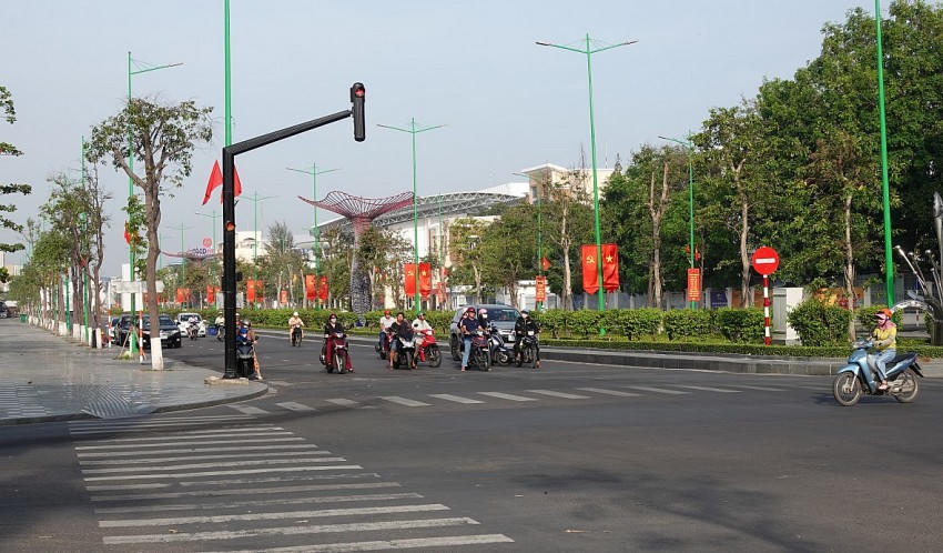 Người điều khiển phương tiện chấp hành nghiêm các tín hiệu đèn.