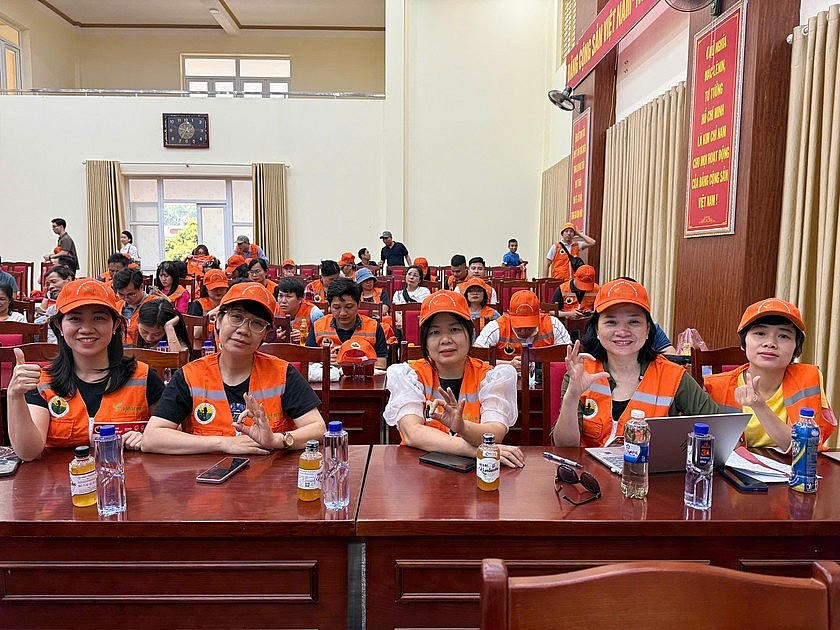 Các nhà báo chuẩn bị hành trình Chinh phục đỉnh Tà Xùa.