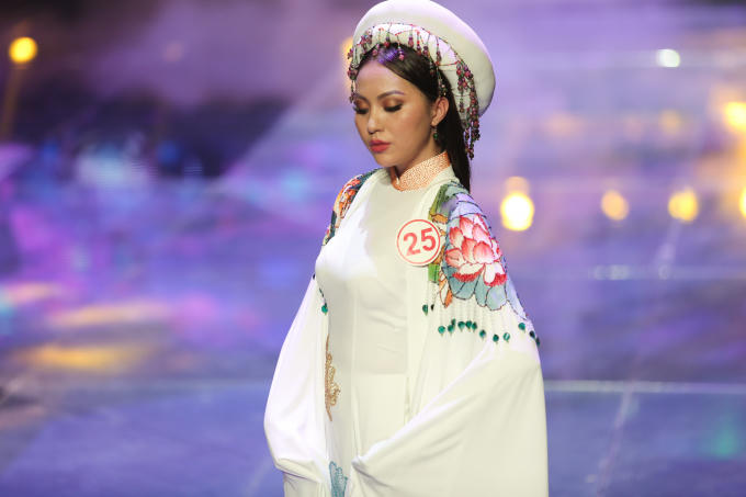 Quỳnh Hoa - Học trò của Hương Giang đăng quang ngôi vị Giải Vàng Siêu mẫu 2018