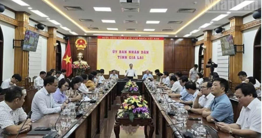UBND tỉnh Gia Lai họp vớ các sở ngành triển khai kế hoạch ứng phó với bão Kalmaegi. Ảnh: T.H