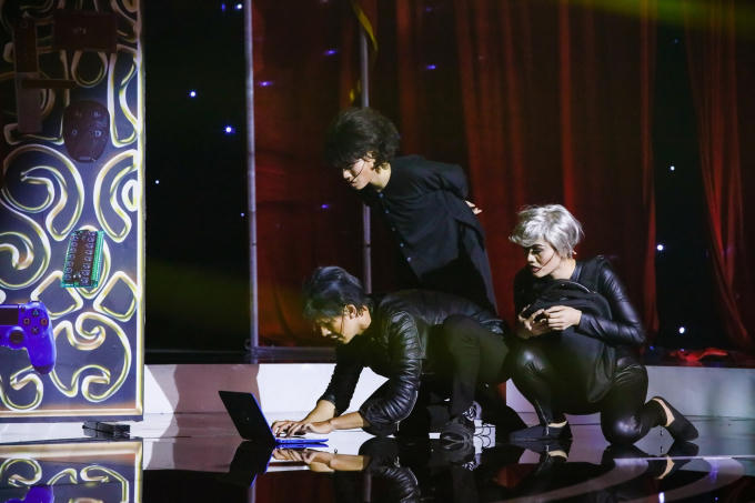 Việt Hương cười không ngừng với Next top model làng hài