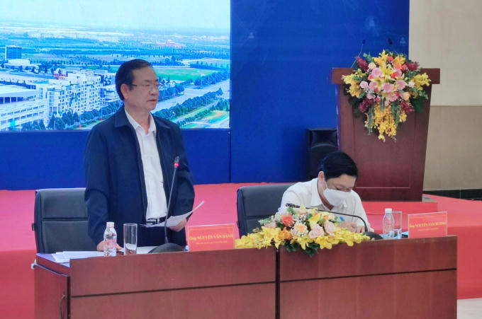 Ông Nguyễn Văn Dành – Phó Chủ tịch UBND tỉnh Bình Dương chủ trì họp báo.