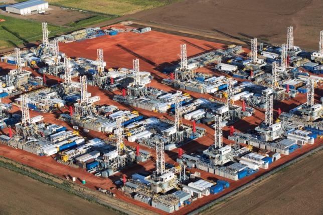 Giá dầu thô giảm xuống thấp nhất trong 11 năm. (Ảnh: Reuters)
