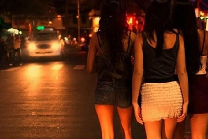 Kh&ocirc;ng hợp ph&aacute;p mại d&acirc;m vẫn diễn ra th&igrave; hợp ph&aacute;p h&oacute;a để l&agrave;m g&igrave;?