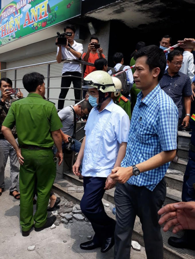 B&iacute; thư Th&agrave;nh ủy TP HCM Nguyễn Thiện Nh&acirc;n trực tiếp kiểm tra hiện trường vụ việc