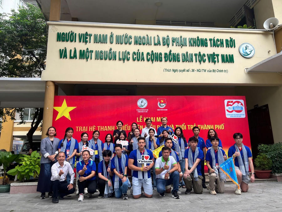 Trại hè là dịp để gặp gỡ, giao lưu, học hỏi giữa thanh thiếu niên Việt kiều khắp năm châu và các bạn trẻ trong nước.