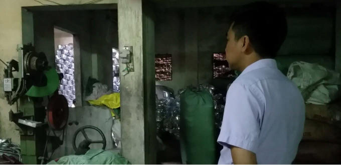 Sau khi có quyết định xử phạt đối với cơ sở sx nhôm Quyết Thắng đại diện phòng TNMT quận Hoàng Mai cùng một số cán bộ khác đã xuống kiểm tra cơ sở sx nhôm Quyết Thắng.