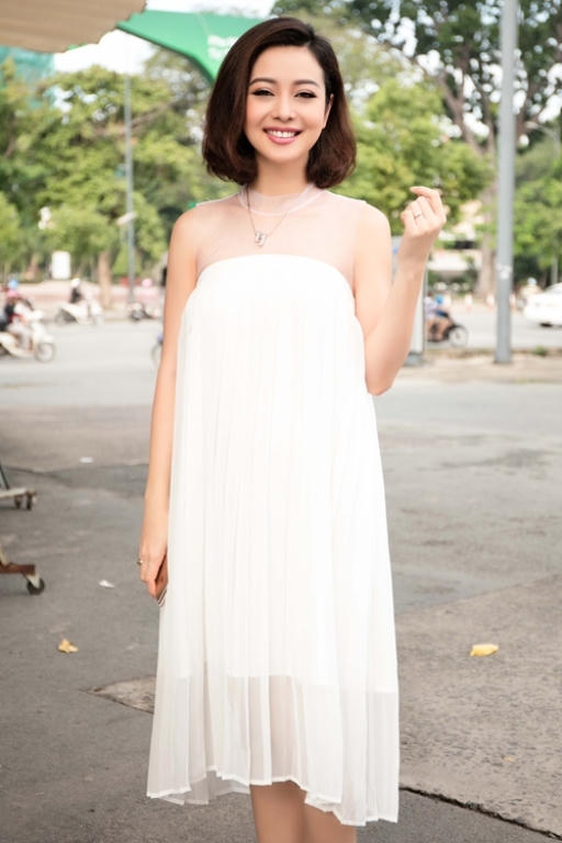 Được biết, Jennifer Phạm đang mang bầu tháng thứ 4.