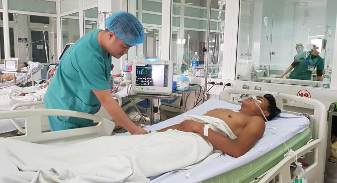 Nạn nhân duy nhất sống sót trong vụ ngộ độc được điều trị tại bệnh viện.