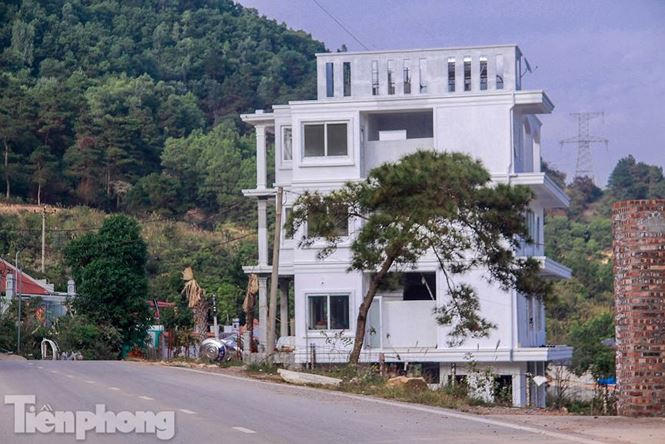 Cũng tại kết luận này, Thanh tra Hà Nội đề nghị UBND TP giao UBND huyện Sóc Sơn tổ chức cưỡng chế ngay đối với các công trình vi phạm trật tự xây dựng năm 2017-2018 trả lại nguyên trạng ban đầu.