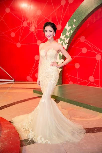 Á hậu Hà Thu lộng lẫy trong bộ đầmđuôi cá tuyệt đẹp của nhà thiết kế Anh Thư – Joli Poli