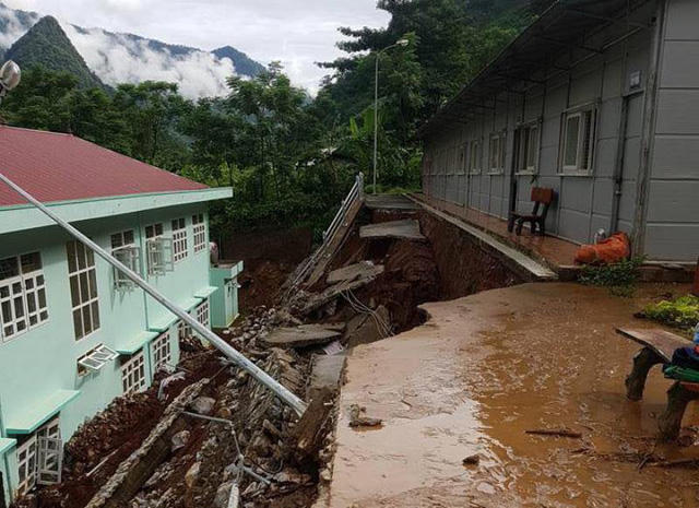 Sạt lở công trình xảy ra khắp nơi