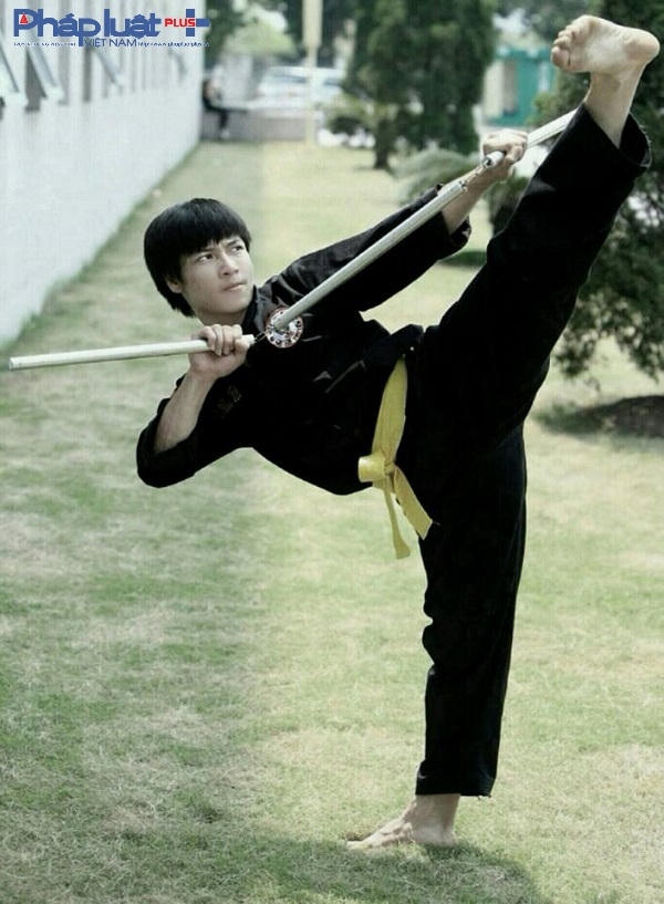 Sau một thời gian khổ luyện, Út Nguyễn có thể sử dụng thành thạo 18 loại binh khí và các bài quyền tay không một cách điêu luyện.