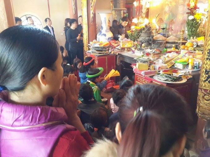 Ngôi chùa thiêng được người dân nơi đây quanh năm hương khói, đặc biệt mỗi dịp đầu xuân mới, khách mọi miền nô nức kéo về xin lộc Bà Chúa Thượng Ngàn và Anh hùng Cầm Bá Thước.