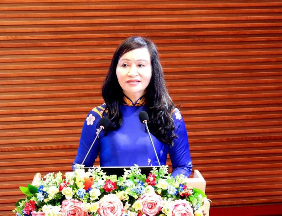 TS. Đặng Thị Ngọc Lan - Phó Hiệu trưởng Trường Đại học Cửu Long phát biểu tại buổi lễ