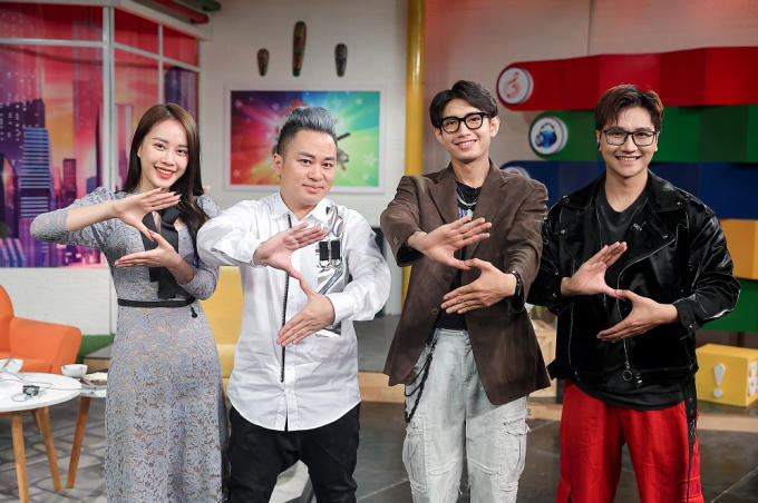 MC va nghe si lam bieu tuong chu S