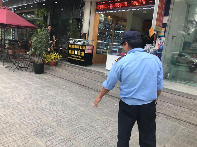 Nơi con rắn từ trên cao rơi xuống.