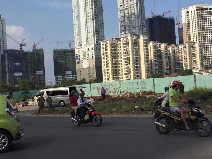 Khu vực phát hiện thi thể chết khô ngay cạnh rào chắn công trình.