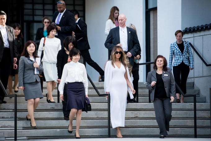 "Tôi hy vọng có thể cùng bà Abe tiếp tục truyền cảm hứng cho thế hệ trẻ của chúng ta về việc tận hưởng vẻ đẹp và tái sinh tâm hồn họ trong sự an bình của môi trường xung quanh", bà Melania cho biết trong một tuyên bố. (Ảnh: Palm Beach Post)