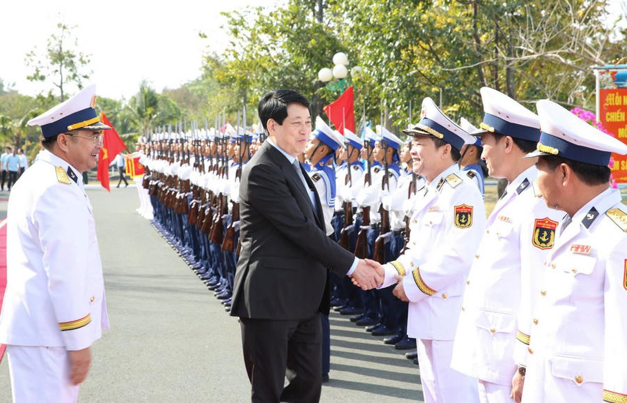 Chủ tịch nước Lương Cường với cán bộ chủ chốt Vùng 5 Hải quân.