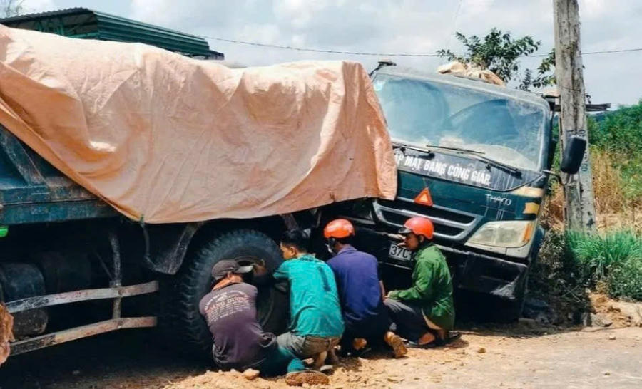 Hiện trường vụ tai nạn nghiêm trọng. (Ảnh: T.H)