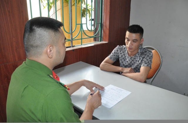 Đi nhờ xe máy, người phụ nữ bị đưa ra rìa sông cưỡng hiếp, cướp tài sản