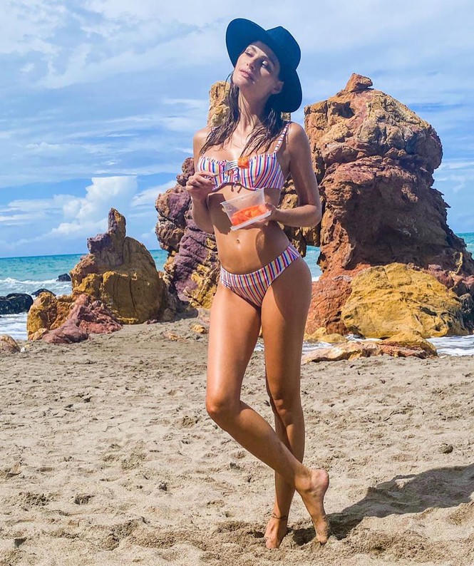 Ngắm loạt ảnh bikini rực lửa của mỹ nhân Brazil Isabeli Fontana - ảnh 14