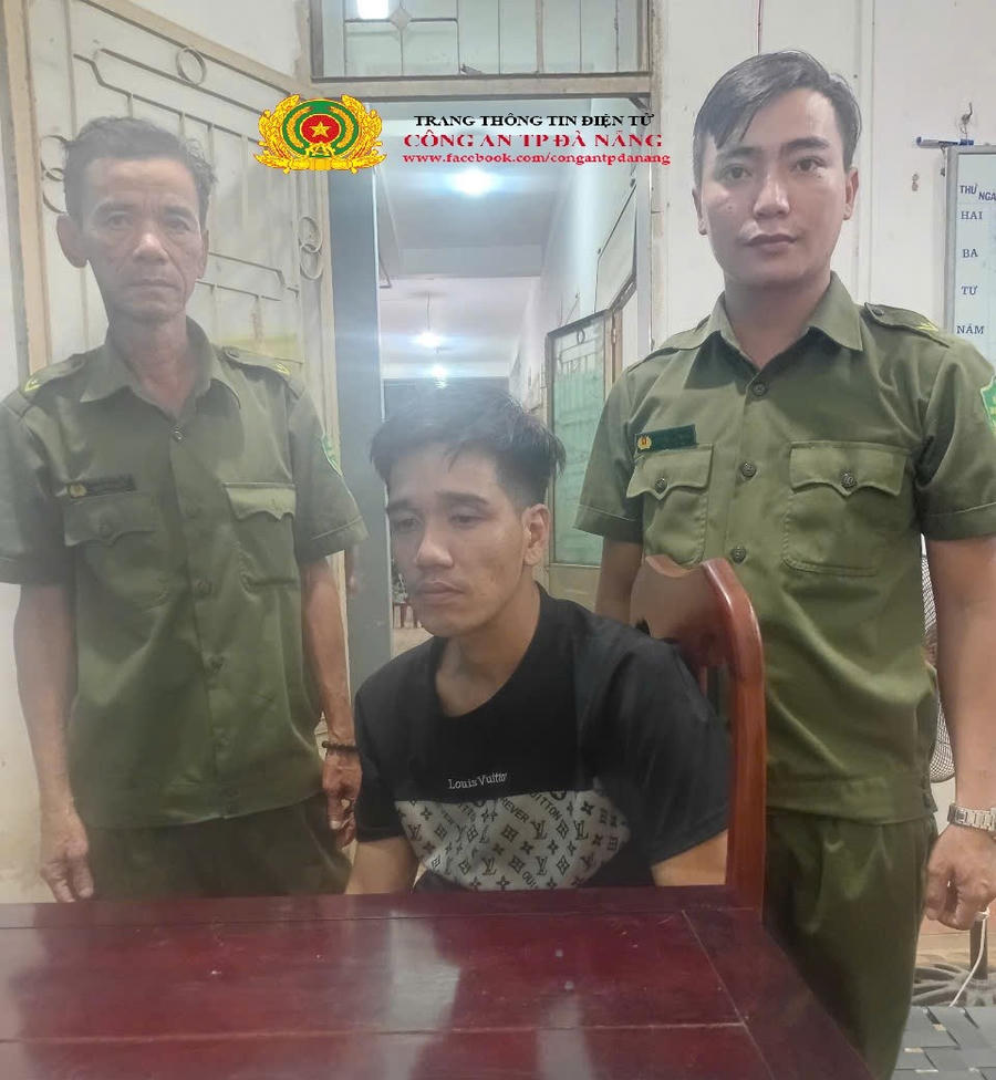 Đối tượng tại cơ quan Công an. (Ảnh: CAĐN)