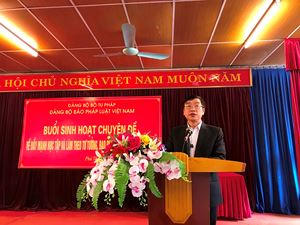 Ủy viên Ban chấp hành Đảng bộ Bộ Tư pháp Cao Xuân Thủy biểu dương Đảng bộ Báo PLVN