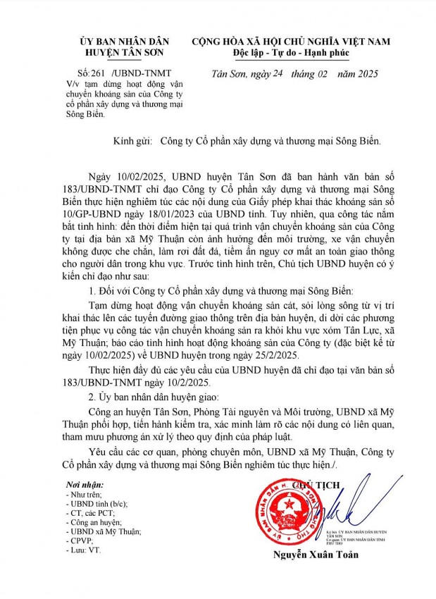 Văn bản của UBND huyện Tân Sơn yêu cầu Công ty cổ phần xây dựng và thương mại Sông Biển tạm dừng hoạt động vận chuyển cát sỏi.