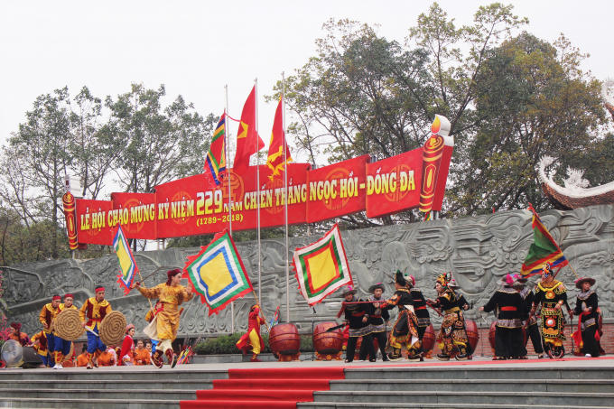 Quân Tây Sơn tiến nhanh như vũ bão khiến quân giặc không kịp trở tay. Xác quân Thanh chết sau xếp thành 13 gò đống lớn còn tồn tại đến ngày nay.
