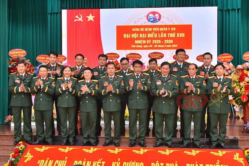 Đại hội đã bầu ra Ban Chấp hành Đảng bộ Bệnh viện khóa XVII, nhiệm kỳ 2025 - 2030 gồm 13 đồng chí