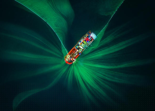 Lưới đánh cá (Ảnh: Trung Pham Huy). Tác phẩm được đề cử ở hạng mục “Trừu tượng”.