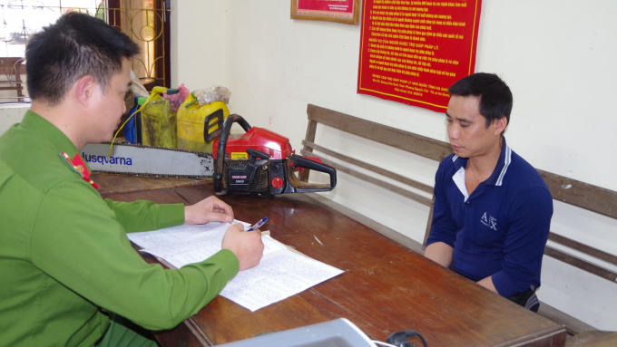Đối tượng là Tẩn Văn Hùng tại cơ quan công an. (Ảnh: Hagiangtv).