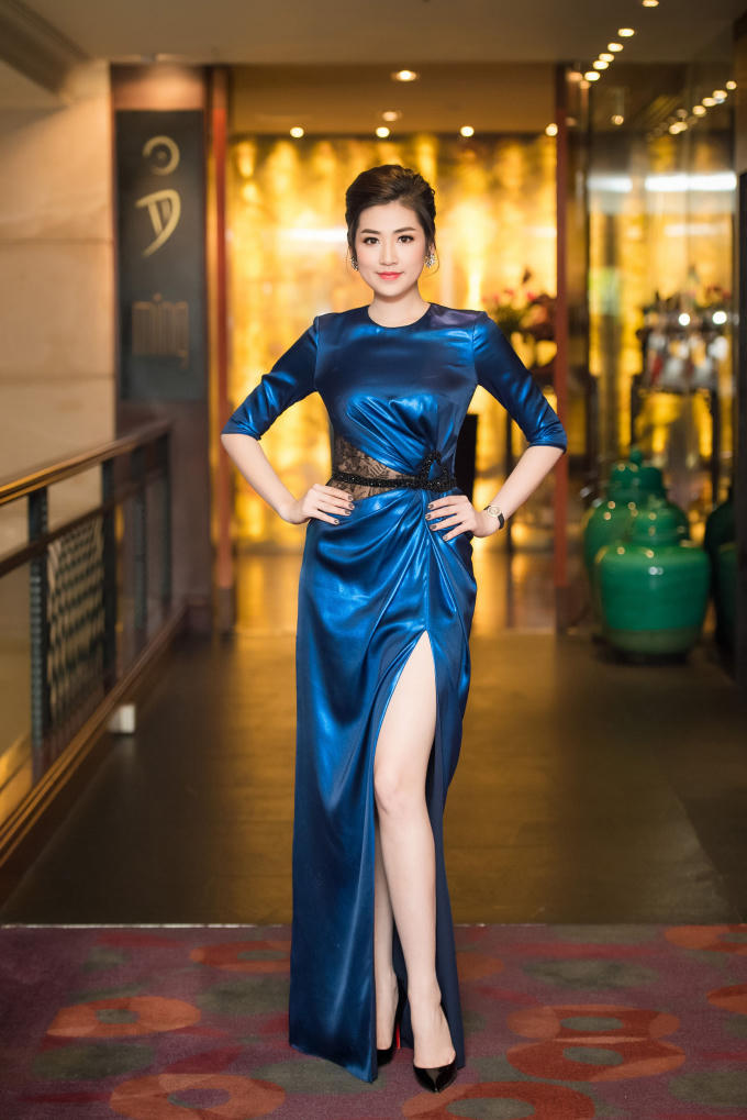 &Aacute; Hậu T&uacute; Anh khoe nhan sắc ngọt ng&agrave;o trong chiếc đầm của L&ecirc; Thanh H&ograve;a