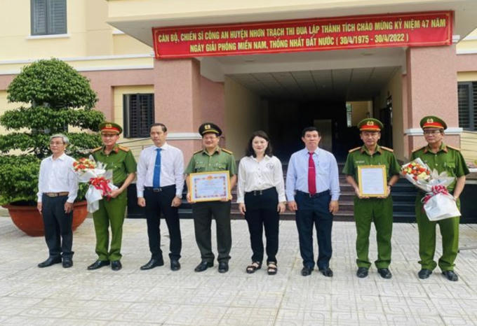Công an huyện Nhơn Trạch được nhận bằng khen