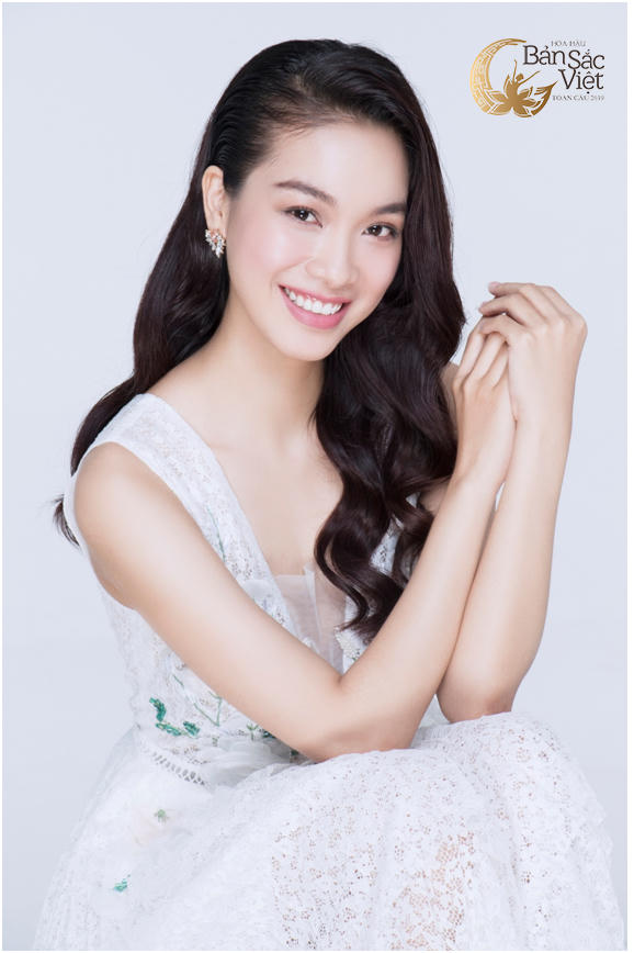 Trước đó, Thùy Dung từng là Á Khôi 2 cuộc thi Phụ nữ thời đại qua ảnh, Á Hậu 1 Hoa hậu Việt Nam thế giới, đồng thời là “nàng thơ” của nhà thiết kế nổi tiếng Hoàng Minh Hà và là gương mặt quen thuộc của nhiều sàn diễn thời trang lớn nhỏ. Sắc vóc cuốn hút cùng kinh nghiệm dày dặn là những yếu tố giúp Thùy Dung có cơ hội tỏa sáng tại cuộc thi năm nay.