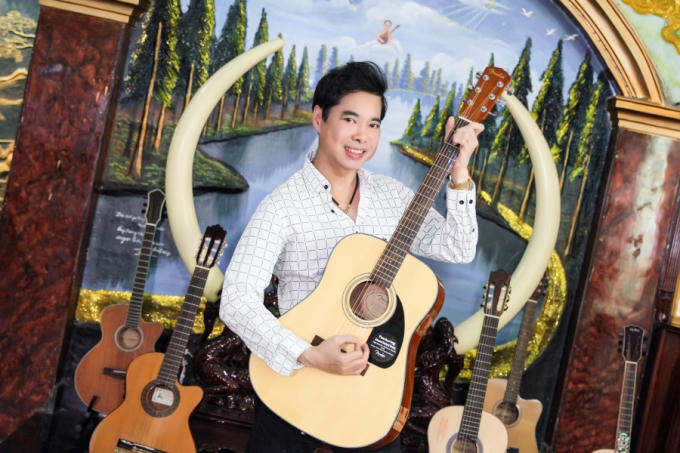 Học trò đến biệt thự riêng nghe Ngọc Sơn hướng dẫn Bolero