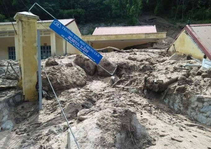Nhiều bản làng ở Mường Lát bị vùi lấp sau lũ