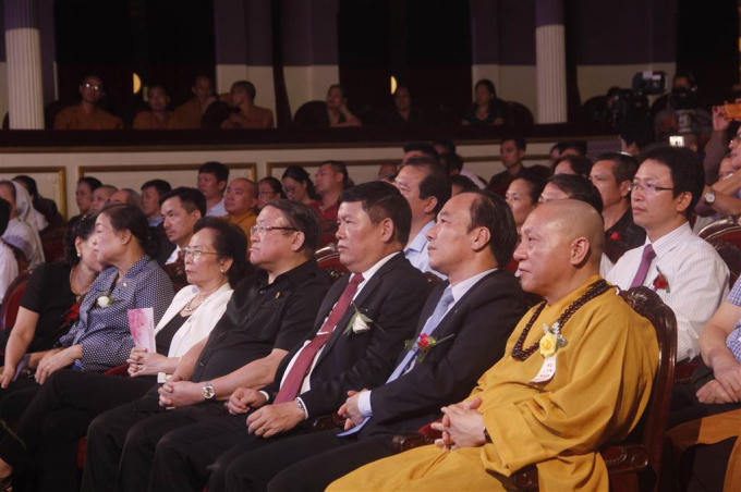 Đại biểu tham dự chương trình.