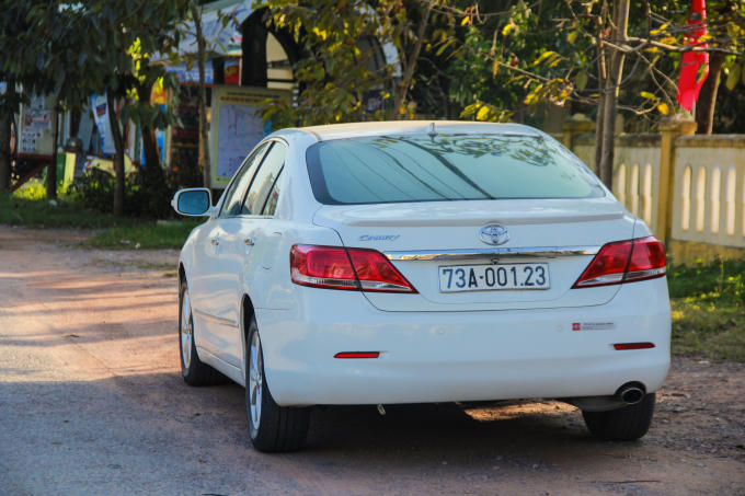 Chiếc Toyota Camry có giá thị trường khoảng hơn 1,2 tỉ đồng, mang biển "số tiến" 0123.