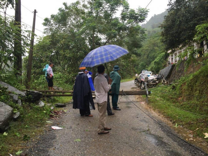 Tiếp tục chương trình "Về với vùng lũ" do Báo Pháp luật Việt Nam kết hợp cùng Công ty Vàng bạc Đá quý Bảo tín Minh Châu, Công ty TNHH Dược phẩm Ích Nhân... sẽ cùng chung tay, góp sức về với bà con vùng lũ tại địa bàn xã Phìn Ngan (huyện Bát Xát) trong chiều ngày 20/8.