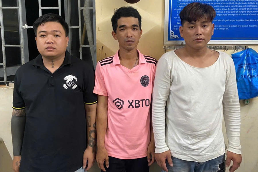 Các đối tượng tại cơ quan công an.