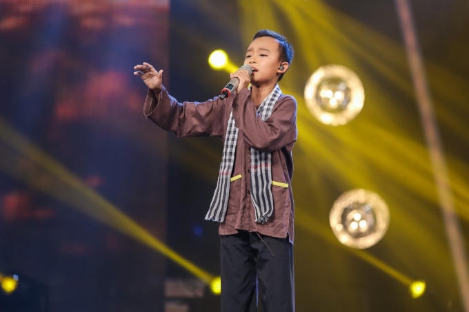 Ca sĩ nhí Hồ Văn Cường.