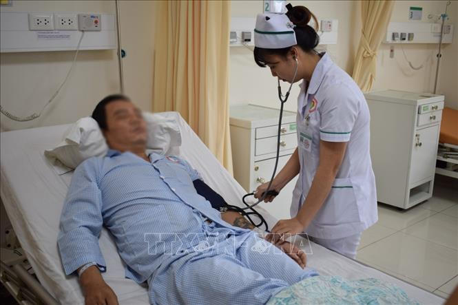 Bệnh nhân Đ.Q.V được điều trị phục hồi chức năng tại Bệnh viện Đại học Y dược Shing Mark.