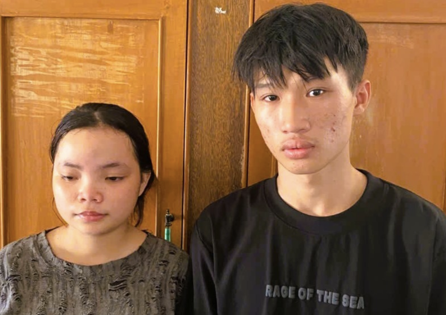 Nghi can Lợi bị bắt giữ cùng bạn gái mới.