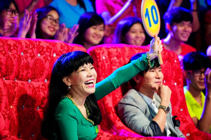 Thót tim thí sinh Làng hài mở hội bị đốt cháy ngay trên sân khấu