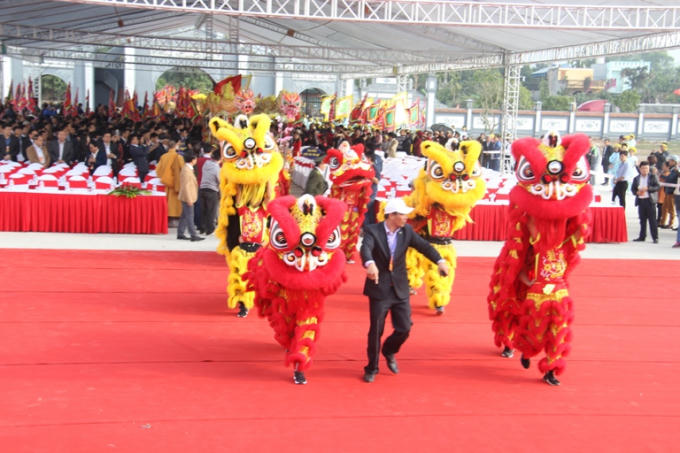 Các tiết mục múa lân sư rồng đặc sắc tại buổi lễ.