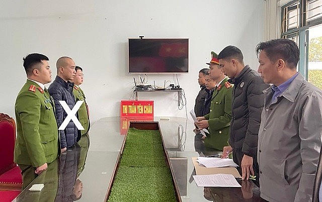 Cơ quan CSĐT Công an tỉnh Sơn La đã ra quyết định Khởi tố vụ án hình sự; Lệnh giữ người, bắt người bị giữ trong trường hợp khẩn cấp đối với Nguyễn Đình Hùng.