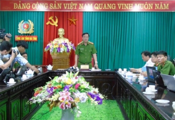 Đại tá Bùi Đình Quang công bố Quyết định khởi tố vụ án "Vi phạm quy định về quản lý chất thải nguy hại".